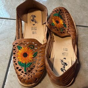 Does not fit me properly. Fits more like 8.5 or 9